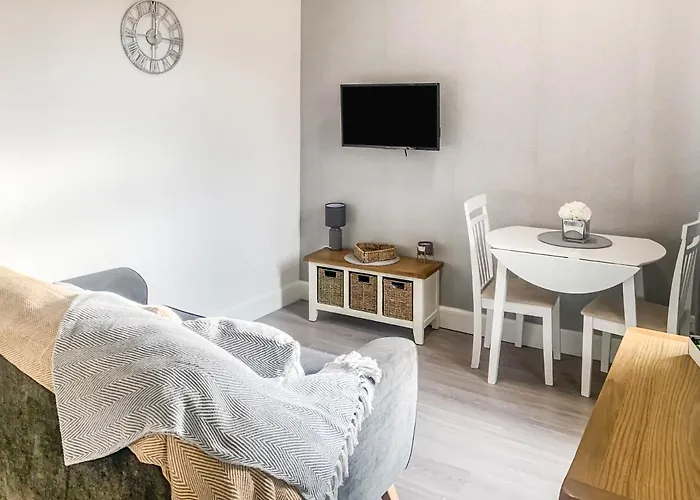 The Rosebery Retreat By The Castle 1-Bed Apartment