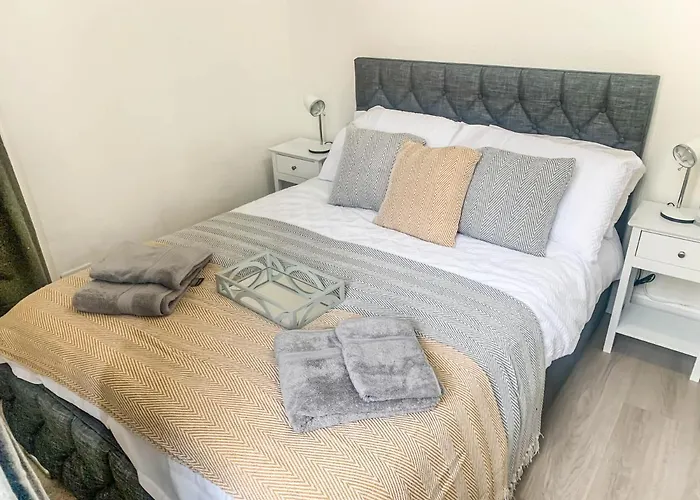 The Rosebery Retreat By The Castle 1-Bed Apartment