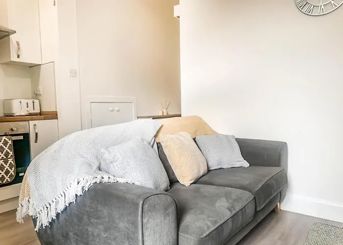 The Rosebery Retreat By The Castle 1-Bed Apartment